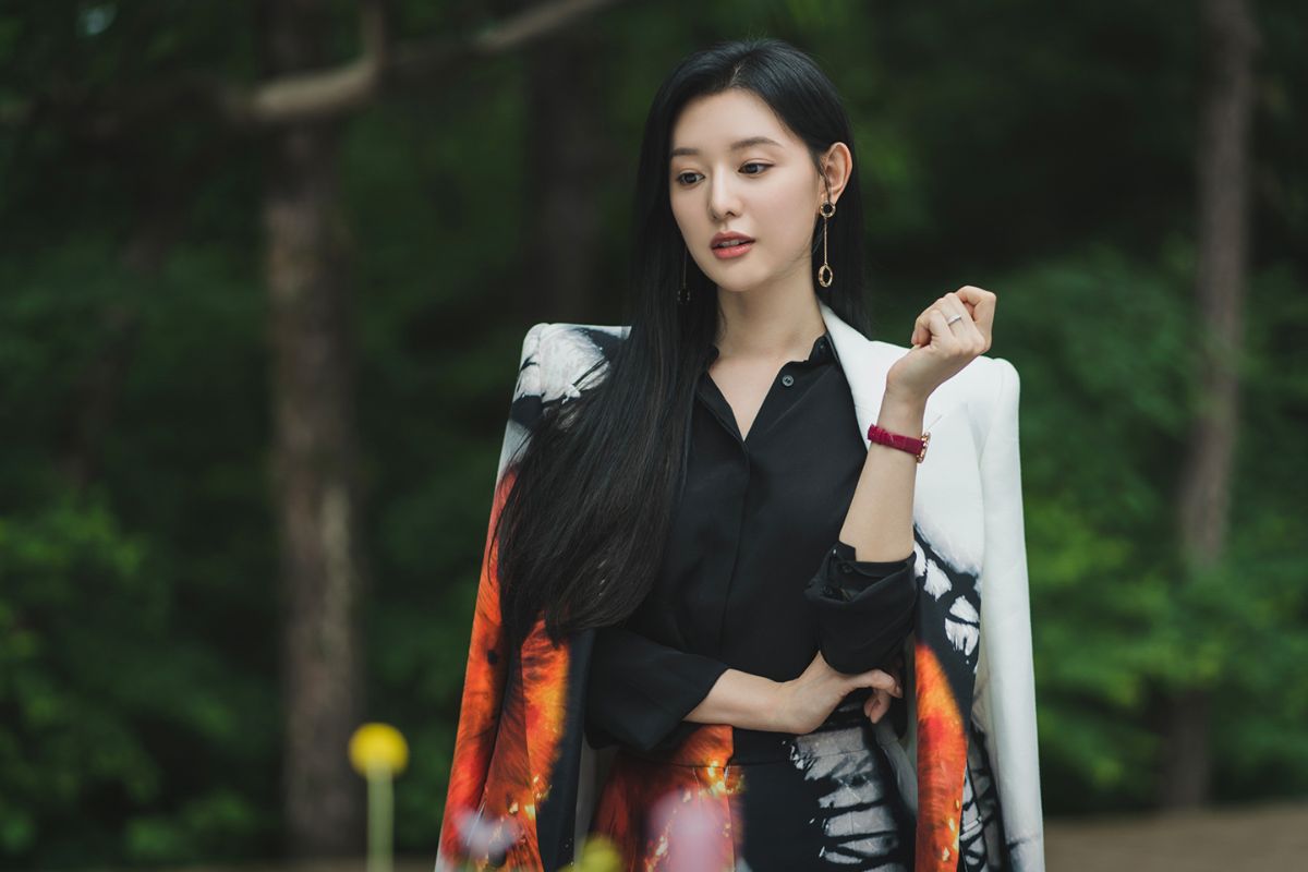 Los internautas critican a Kim Ji Won por crear una empresa de papel para obtener beneficios