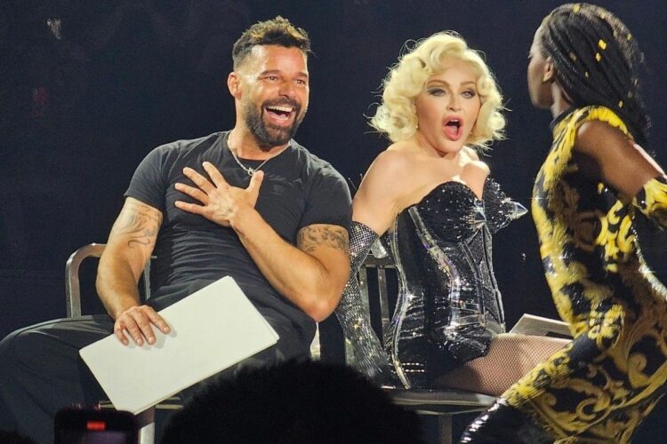 Ricky Martin pareció tener una erección mientras bailaba en el escenario de la gira 'Celebration' de Madonna en Estados Unidos