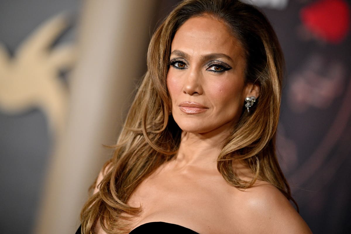 Jennifer Lopez estaría "destrozada" por el fracaso de su álbum 'This Is Me... Now'