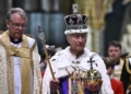 Aniversario de la coronación del rey Carlos III se celebra con armas ceremoniales en todo Londres