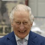 El rey Carlos III bromea al decir que al fin ‘lo dejaron salir de su jaula’ en su última salida pública