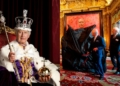El rey Carlos III revela por primera vez un retrato que se hizo luego de su coronacion