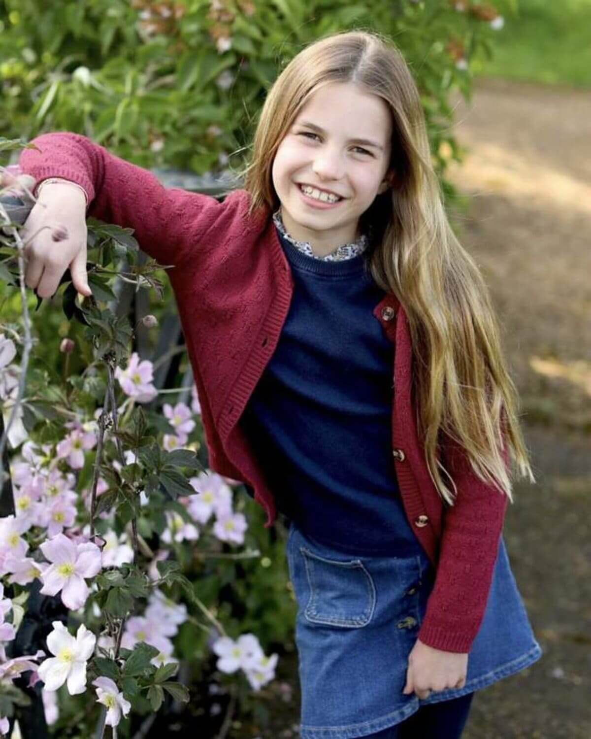 Kate Middleton felicita a la princesa Charlotte en su cumpleaños con una inédita fotografía