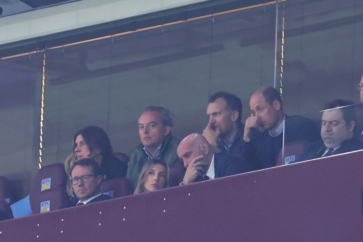 El príncipe William es captado públicamente en el día del cumpleaños de la princesa Charlotte