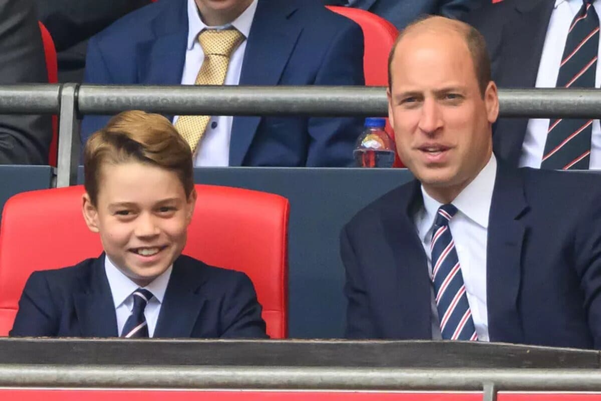 El príncipe William asiste a un partido de fútbol junto al príncipe George tras cancelar sus compromisos reales