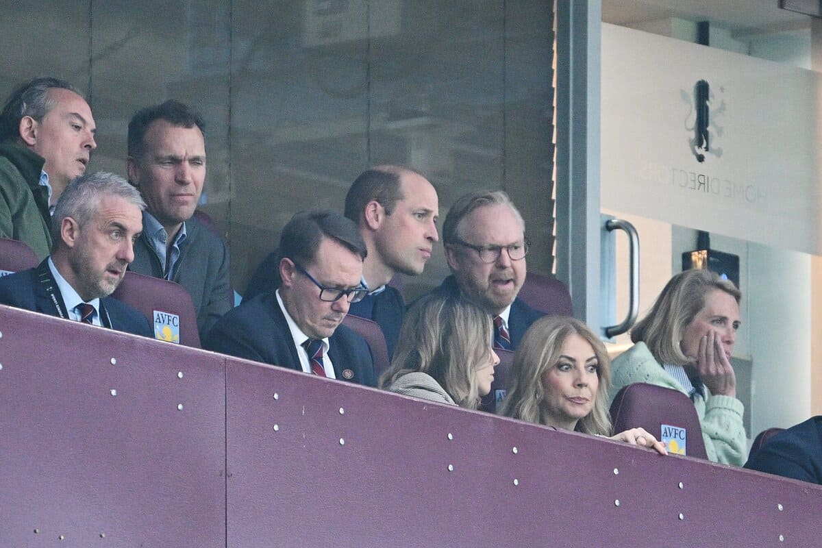 El príncipe William es captado públicamente en el día del cumpleaños de la princesa Charlotte