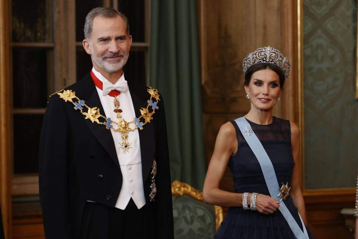 El rey Felipe VI y la reina Letizia viven "vidas separadas", afirma periodista