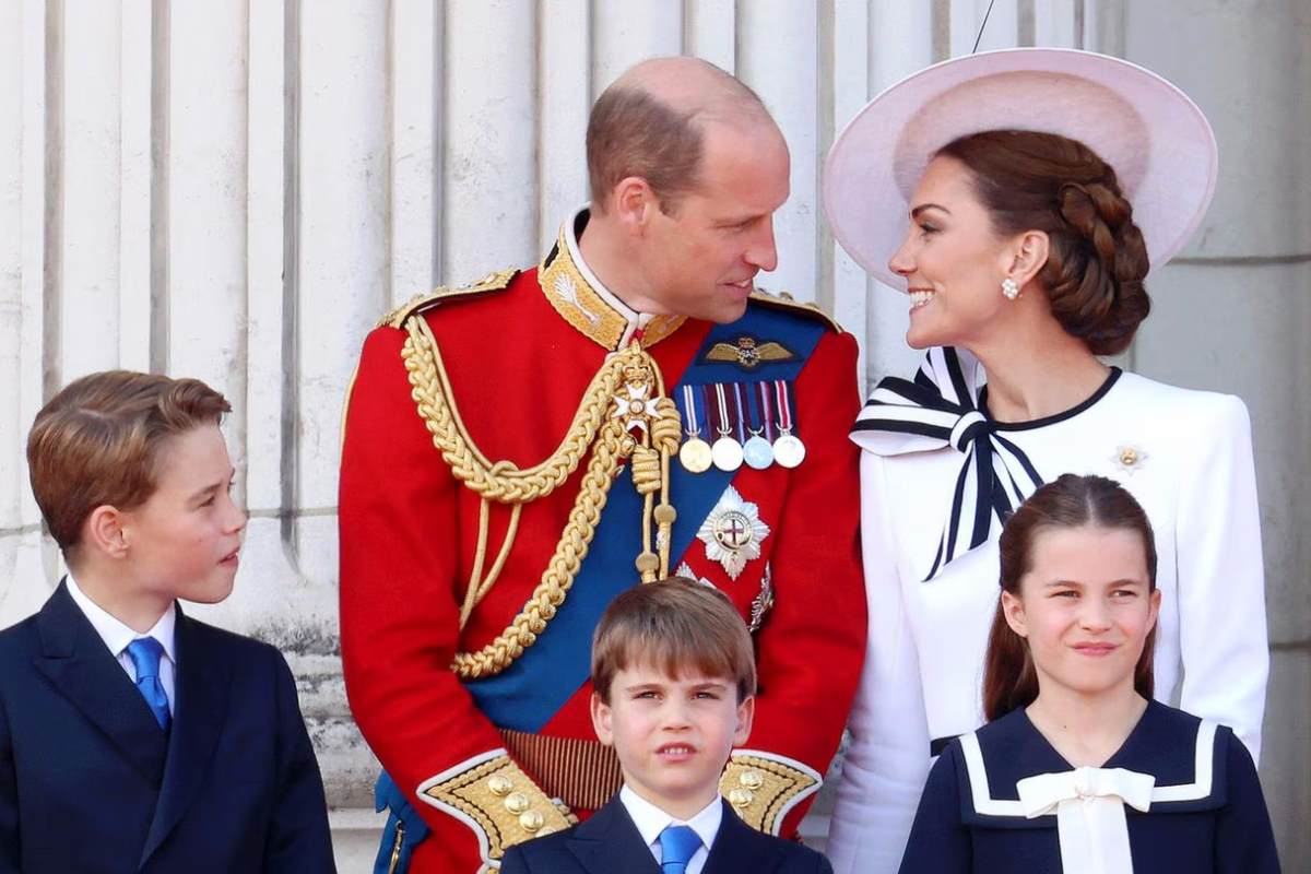 El príncipe William y Kate Middleton alentarían a Charlotte y Louis a no trabajar como miembros de la realeza