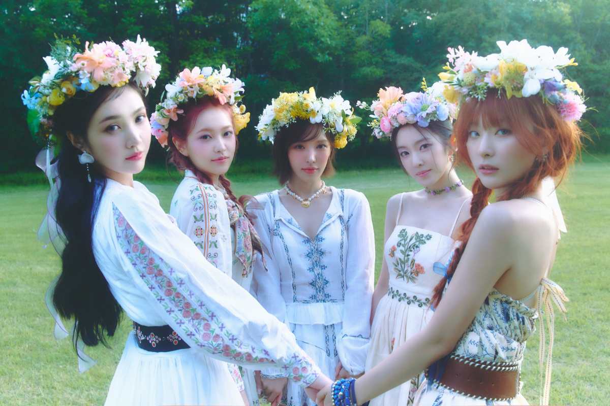 Red Velvet recibe críticas por el gran parecido entre su video musical de 'Cosmic' y 'Midsommar'
