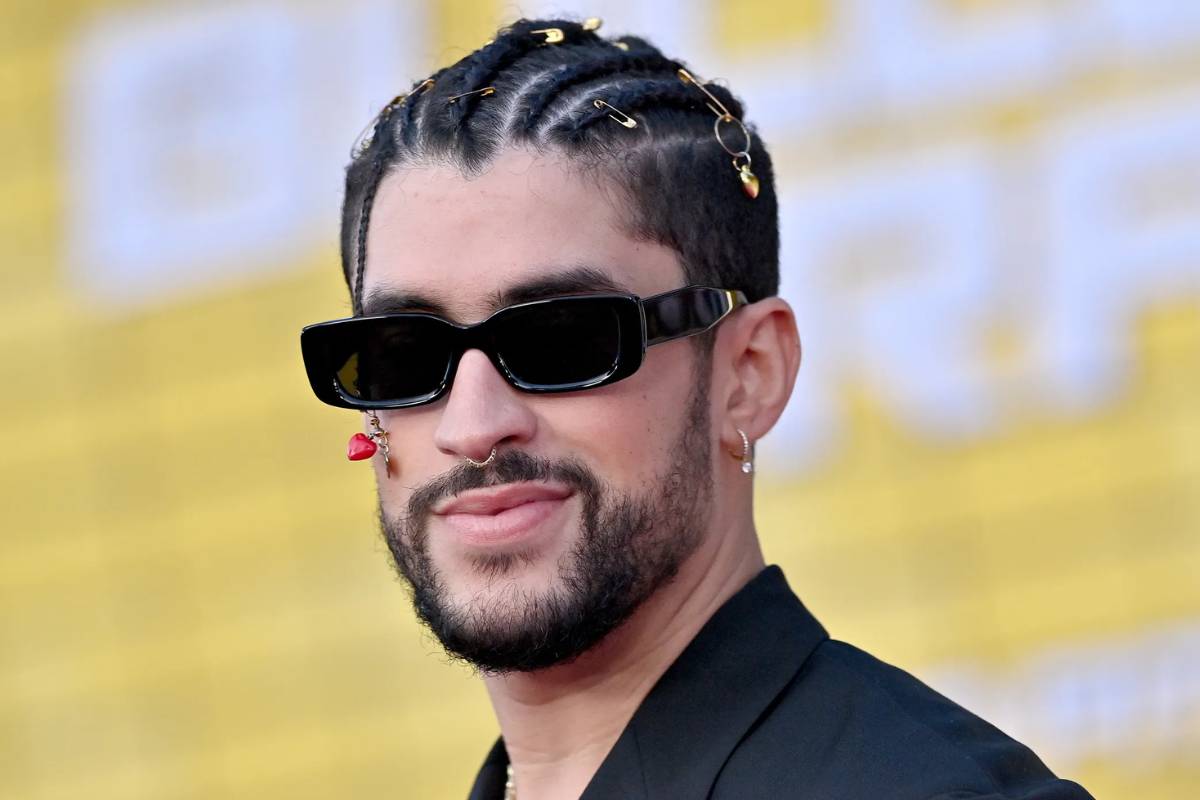 La zona de la entrepierna de Bad Bunny se une con la de su bailarina debido a un fallo en el vestuario