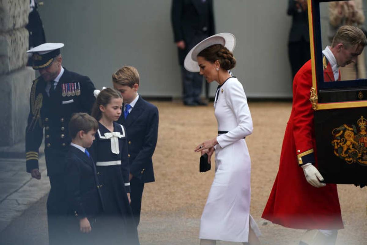 El príncipe George, la princesa Charlotte y el príncipe Louis son 'los escuderos' de Kate Middleton durante su reaparición