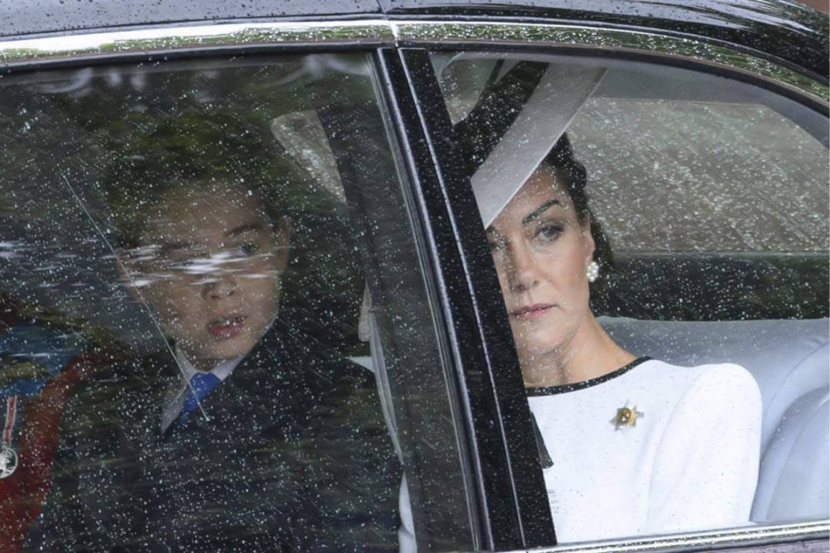 El príncipe George, la princesa Charlotte y el príncipe Louis son 'los escuderos' de Kate Middleton durante su reaparición