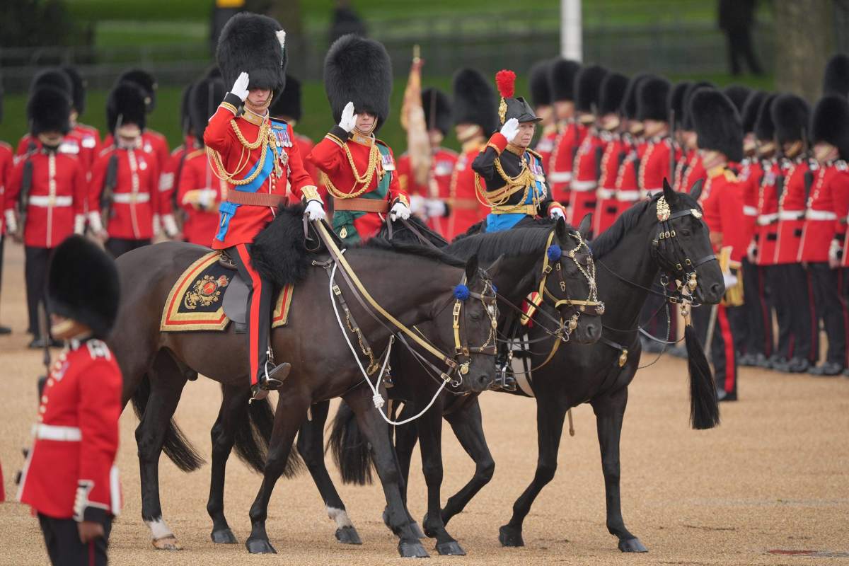 La princesa Ana tuvo algunos inconvenientes con su caballo en el Trooping the Colour de este año