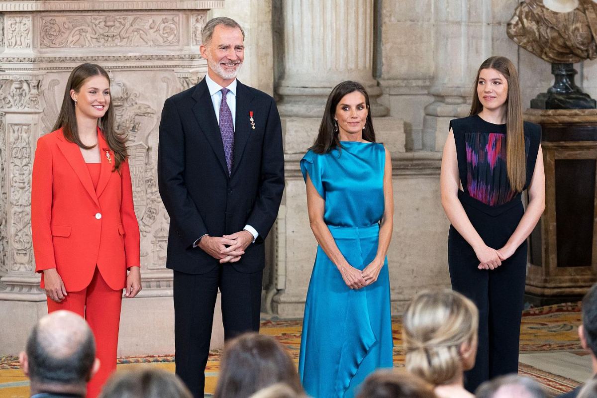 Un experto analiza la comunicacion no verbal de la familia real española en el aniversario del rey Felipe VI