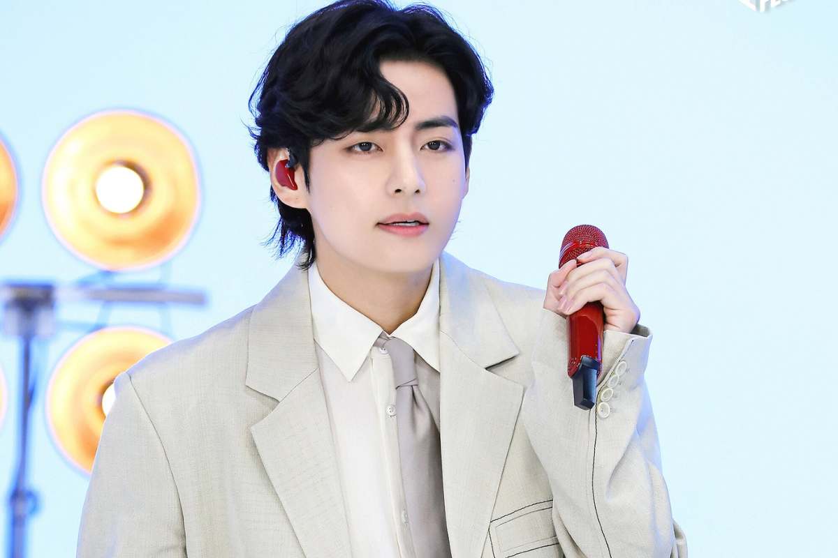 V de BTS es expuesto en medio de su servicio militar en un evento