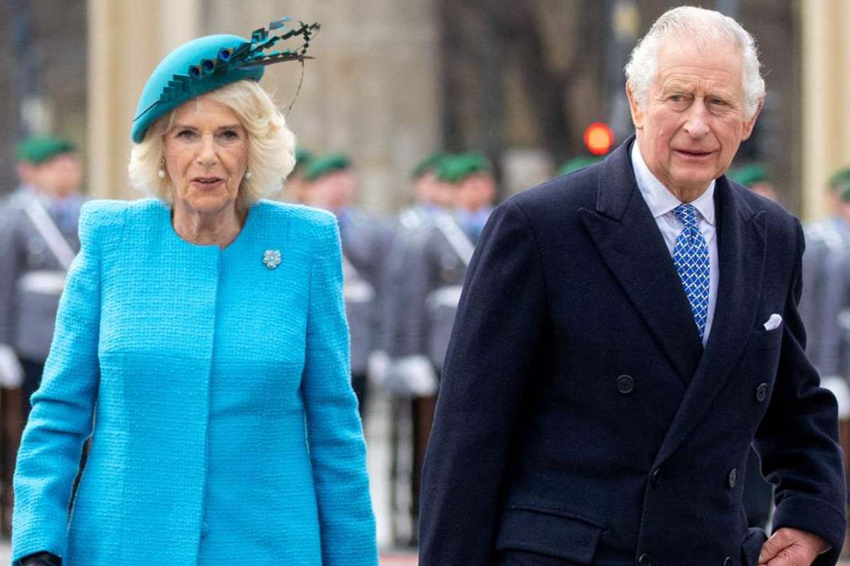 El rey Carlos III y la reina Camilla Parker fueron sacados de un evento por miedo a un francotirador en una azotea