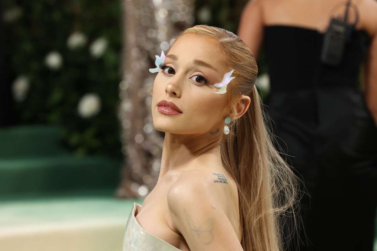 Ariana Grande abrirá su cuenta de Weverse este domingo