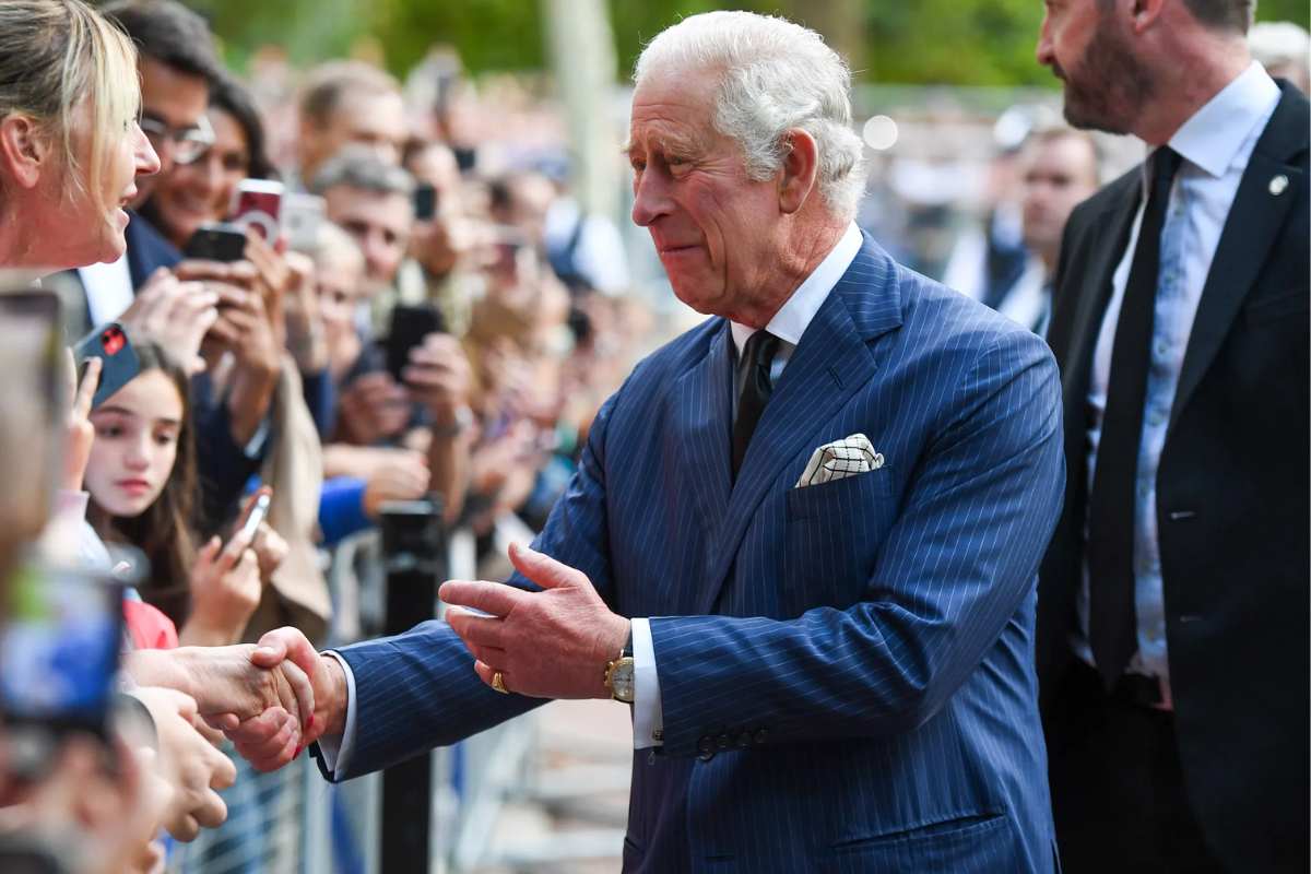 El rey Carlos III revela que se siente mejor tras su tratamiento contra el cáncer