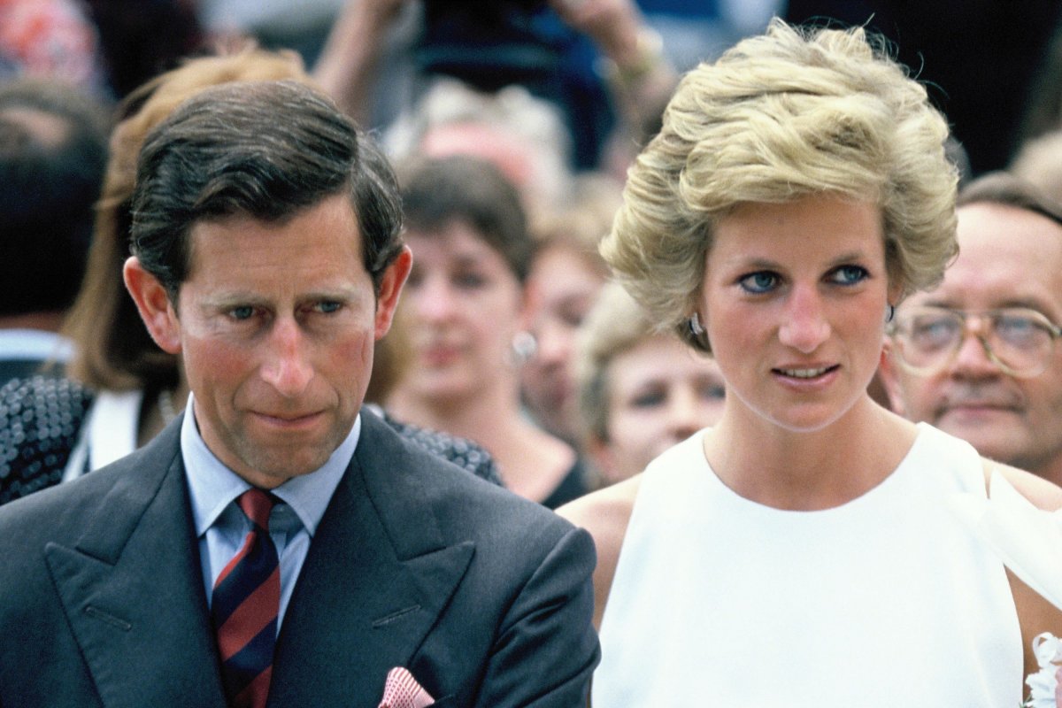 El rey Carlos III se sintió "destrozado" al enterarse de la muerte de la princesa Diana, dice autor real