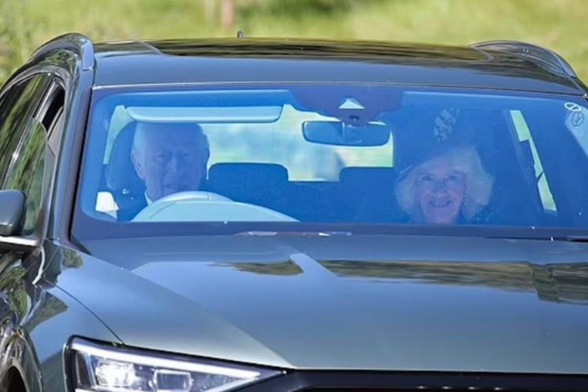 El rey Carlos III y Camilla Parker fueron vistos en una iglesia en Balmoral