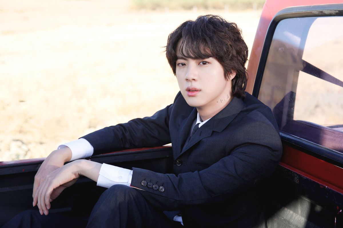 El divertido video de Jin de BTS mientras escala una montaña