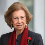 La reina Sofía deja ver uno de sus mejores looks con sandalias menorquinas