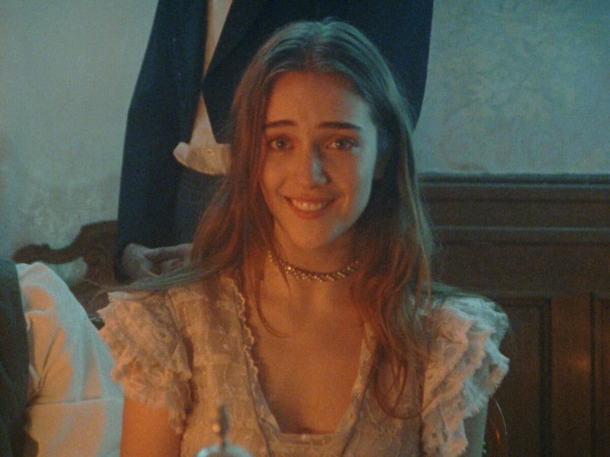 Una nueva 'Alicia en el País de las Maravillas' se estrena en los cines e impacta a la critica