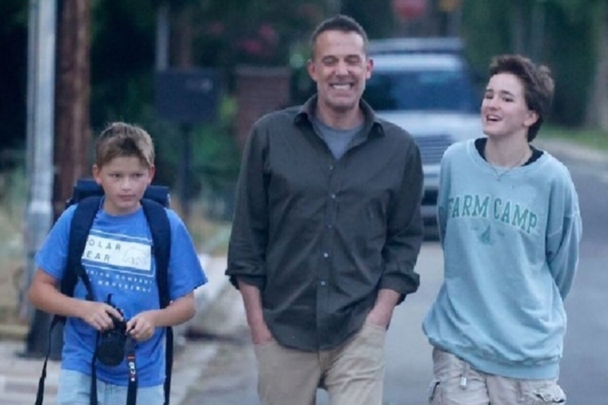 Ben Affleck captado feliz y sonriente tras confirmarse su divorcio con Jennifer Lopez