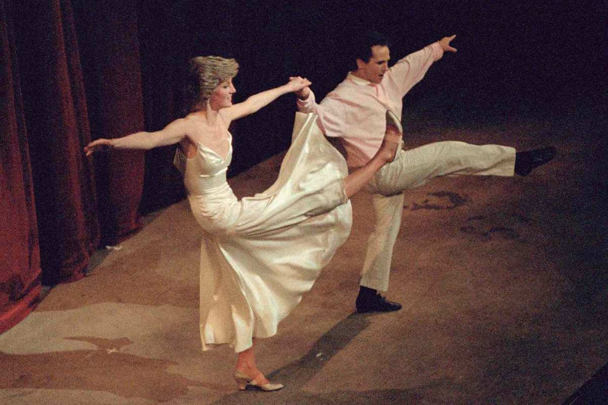 Reveladas las impactantes palabras del rey Carlos III cuando la princesa Diana bailó la canción 'Uptown Girl'