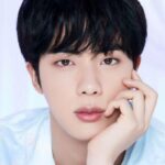 Jin de BTS es 'saboteado' de manera hilarante por su propio personal