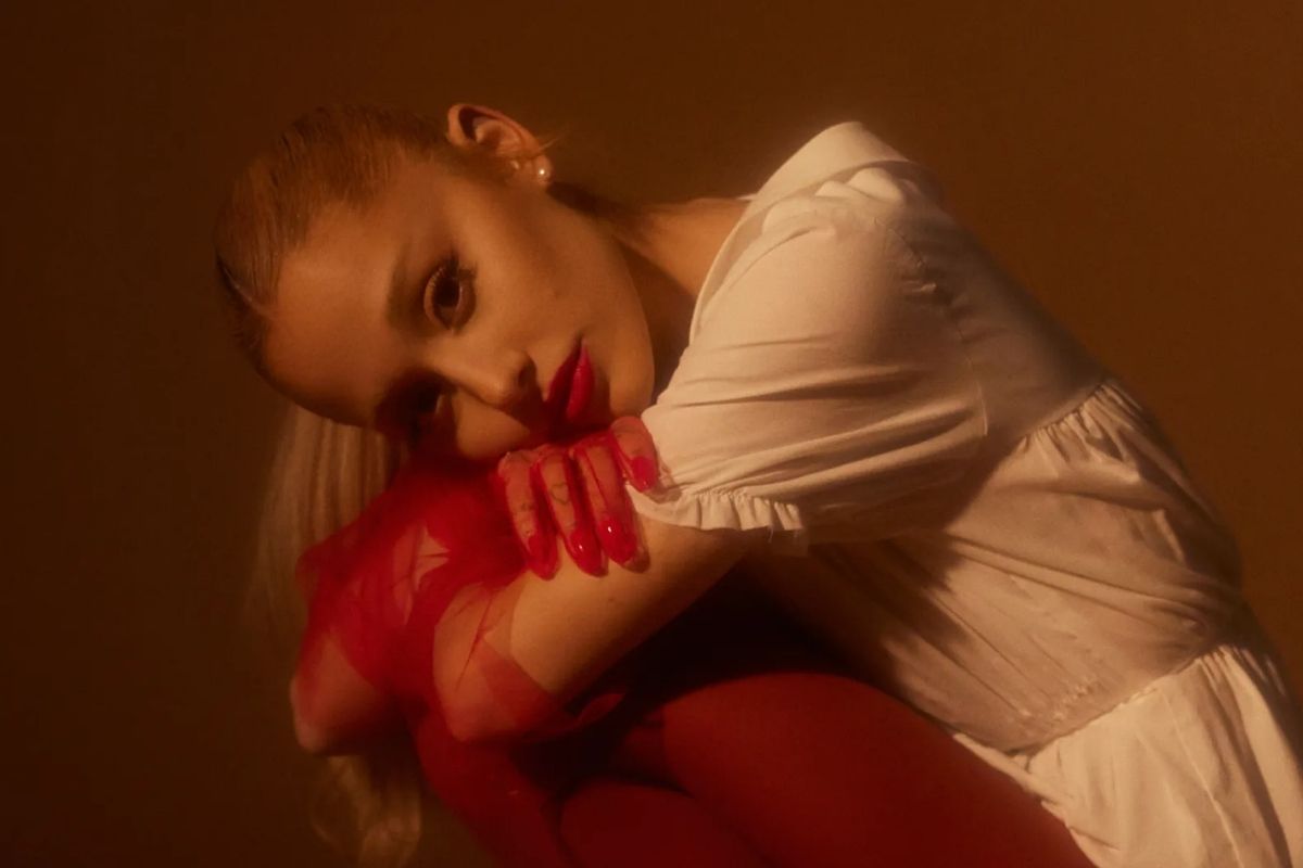 Ariana Grande confirma que "existe" una versión deluxe de 'Eternal Sunshine'