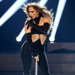 Jennifer Lopez revive su iconica frase "¡Mi gente latino!"