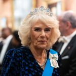 La reina Camilla revela que adoptó un cachorro con un nombre único tras la muerte de Beth