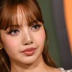 Lisa posa para los medios en un galardonado evento