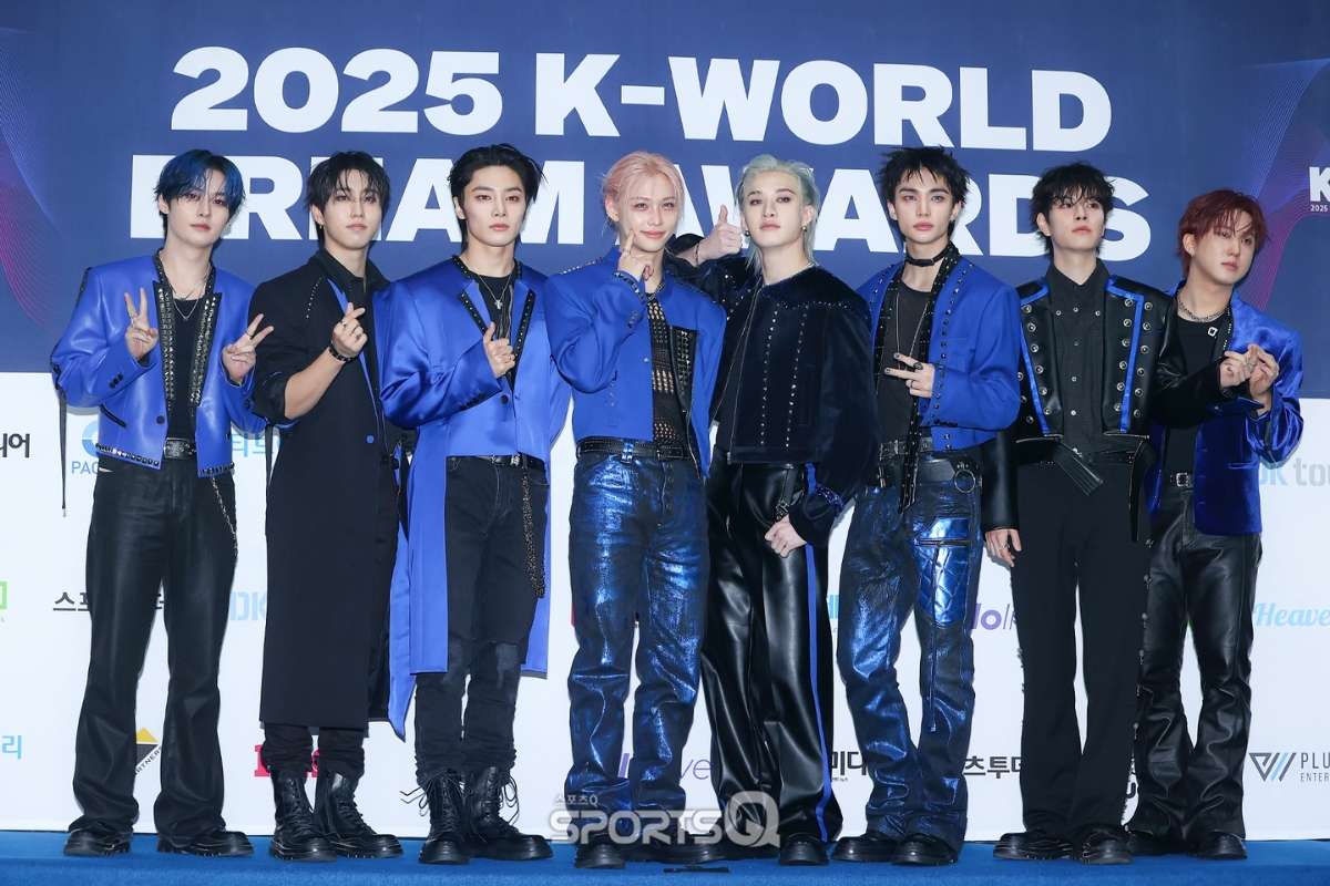 Stray Kids derrocha carisma en la alfombra azul de los K-World Dream Awards 2025