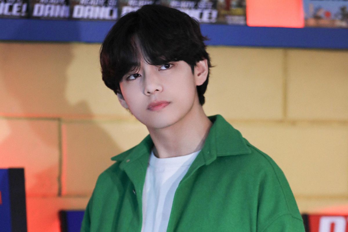 V de BTS comparte extrañas palabras de aliento a un fan que no es bueno estudiando