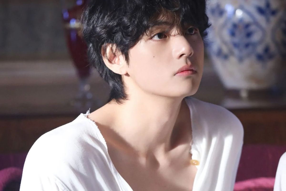 V de BTS encanta a los fans con una nueva serie de fotografías y videos