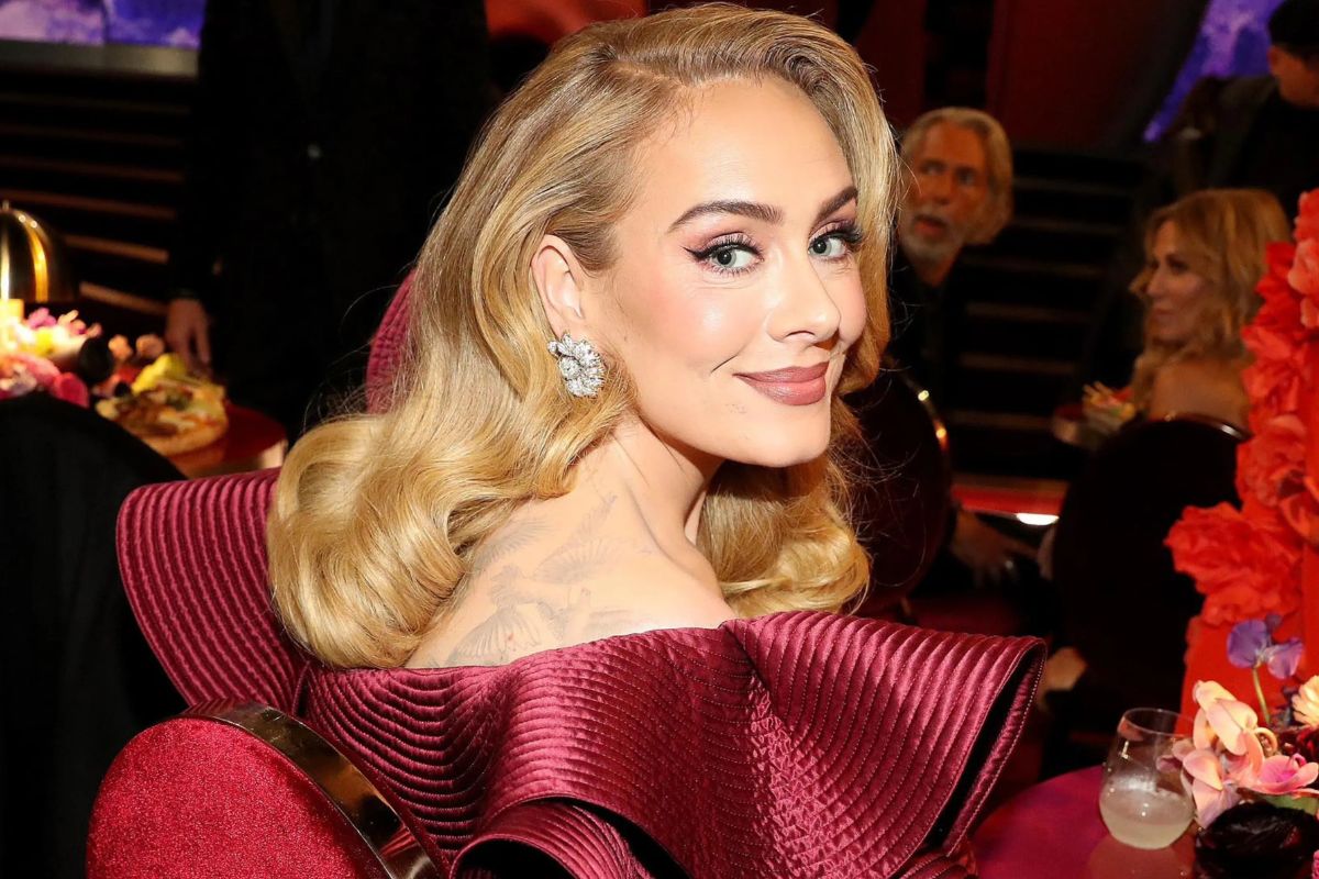 Adele habría sellado su contrato para actuar en el medio tiempo del Super Bowl 2026, según Showbiz 411