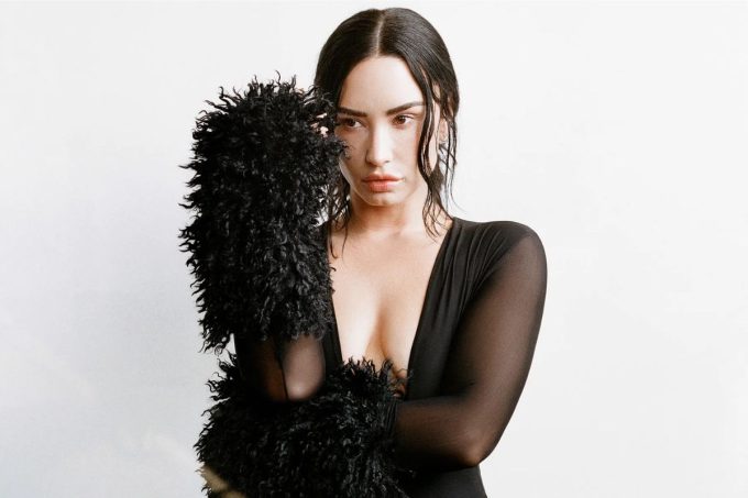 Demi Lovato anuncia la fecha de lanzamiento de su próximo álbum 'It's Not That Deep'