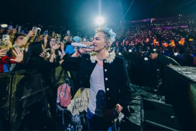 G-Dragon cautiva a los fans en París con un show de locura