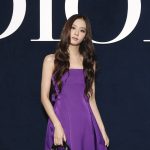 Jisoo de BLACKPINK deleita a sus fans en la prueba de vestuario de Dior Jisoo de BLACKPINK deleita a sus fans en la prueba de vestuario de Dior