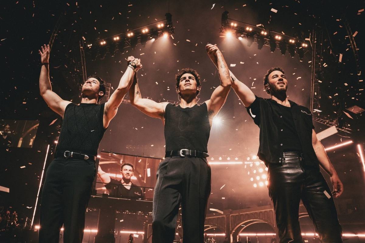 Joe Jonas es acusado de consumir estupefacientes en pleno concierto de los Jonas Brothers