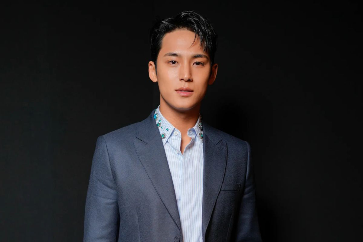 Mingyu de SEVENTEEN genera conmoción con una escena sugerente en su nuevo video musical