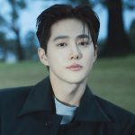 Suho de EXO sorprende a sus fans con una atrevida foto sin camisa