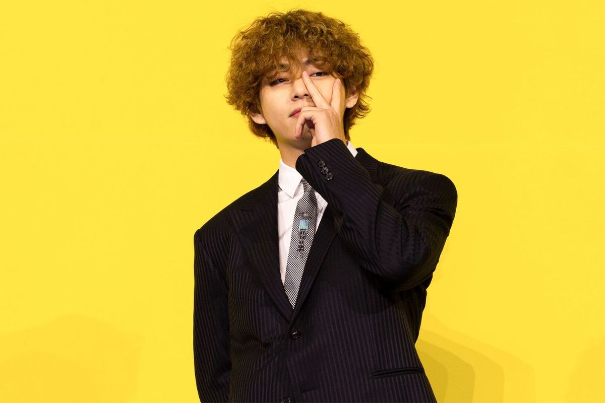 V de BTS comparte una nueva foto: "Estoy buscando otros artistas que quieran hacer live conmigo"