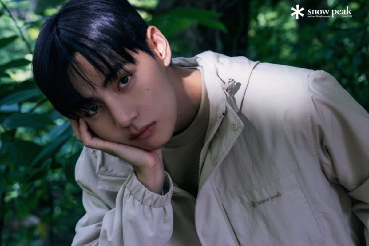 V de BTS se une a la moda de otoño con encantadores y acogedores looks para Snow Peak Apparel