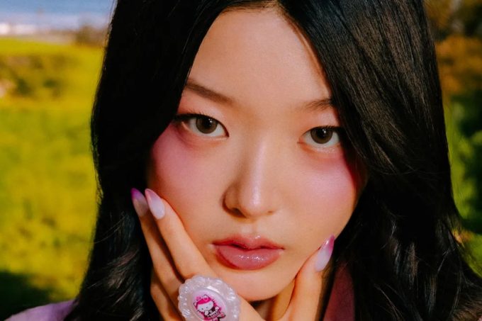 Yoonchae de KATSEYE suscita críticas por su reacción al enviar un mensaje para los gays en los VMAs 2025