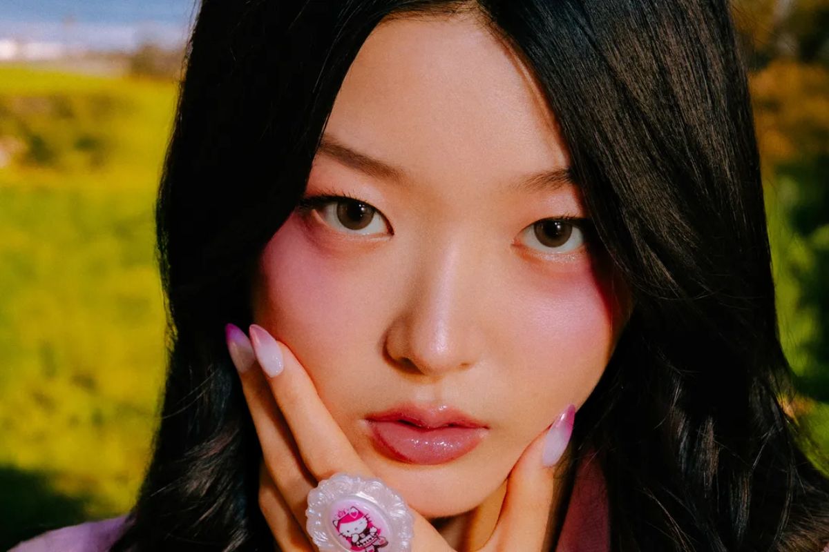 Yoonchae de KATSEYE suscita críticas por su reacción al enviar un mensaje para los gays en los VMAs 2025