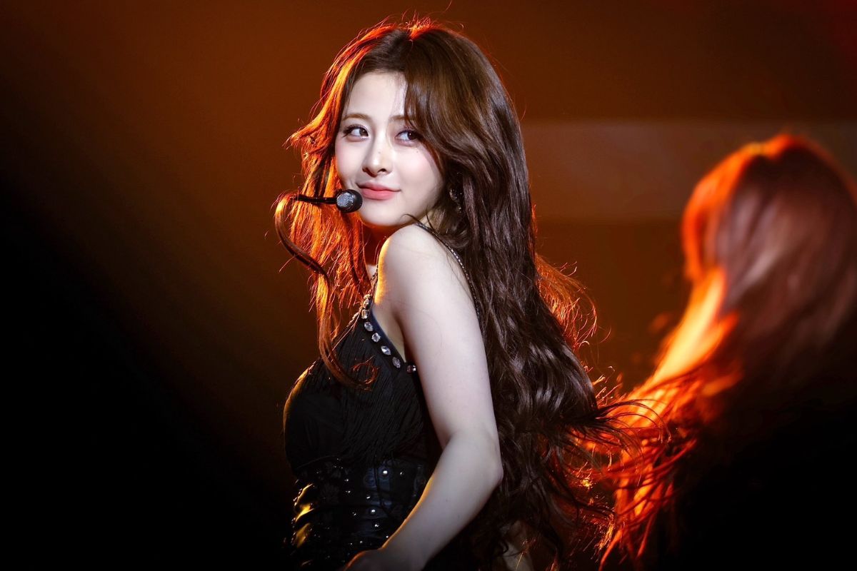 Yunjin de LE SSERAFIM felicita a una pareja queer durante su concierto en Estados Unidos