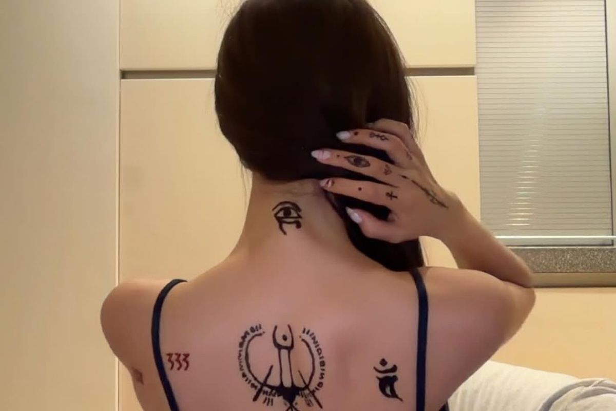 Giselle de aespa impacta a sus fans con sensacionales "tatuajes" en la espalda